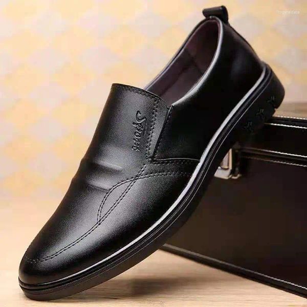 Sapatos casuais 2024 Men Style British Business couro respirável solo trabalho