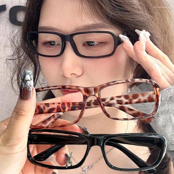 Güneş gözlüğü retro kare çerçeve gözlükler kadınlar erkekler siyah plastik küçük dar günlük çok yönlü lensless moda aksesuarı