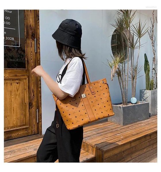 Bolsas de ombro M Bag de compras em casa 2024 líquida única Red Tote de grande capacidade Handbag de couro macia moda tendência versátil