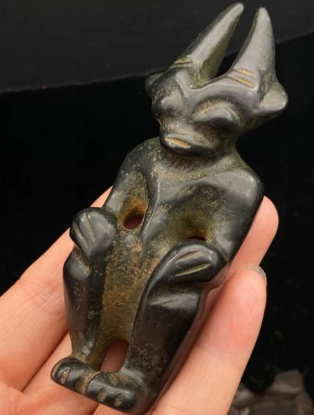 Skulpturen China Amulett Anhänger Sonnengott Meteoriten handgeschnitzt Hongshan Kultur