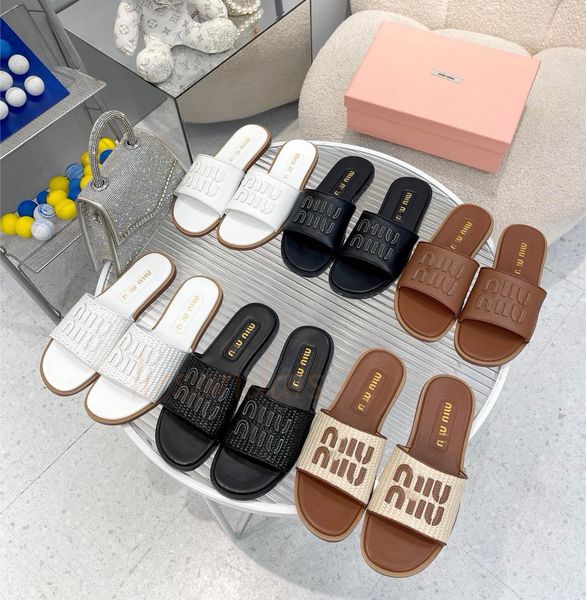 Nuova piattaforma di sandalo sandalo con invocazione di cannuccia Designer Designer Designer Womans Summer Flat Flip Flip Flip Outdoors Piscina Spacchi spiaggia Scarpe