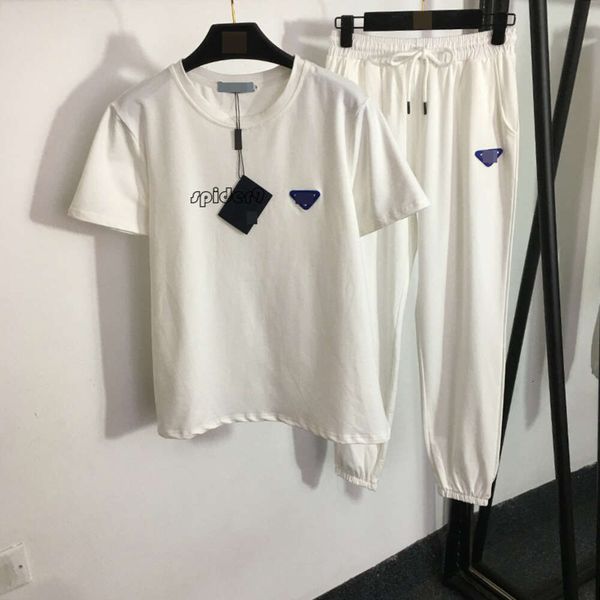 Tops Vestidos para Woman P Família 2023 Novo conjunto de esportes Triângulo Camiseta de manga curta+Sweater de calças casuais da cintura elástica para o outono feminino