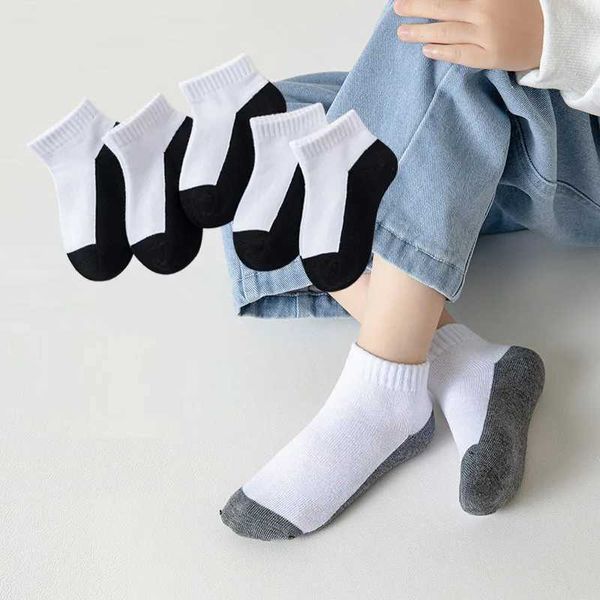 Çocuk SOCKS 5 Çift/Lot 2023 Yeni Yaz Çocukları Çoraplar Pamuk Moda Siyah Beyaz Gri 1-12 Yıl Çocuklar Genç Öğrenci Kız Boy Saplamalar