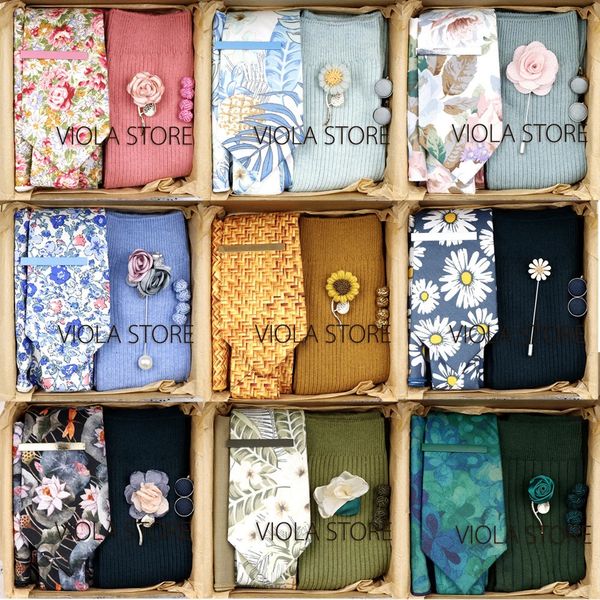 Viola Design 6PCS Geschenkbox Blumen solide Baumwollsocken -Krawatten -Sets Clip Pin Manschettenknöpfe Hankie Männer Hochzeitsfeier Täglich Cravat Accessoire 240508