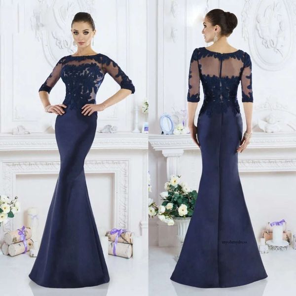 Marineblau Janique Mermaid Mutter der Braut Kleider Juwel Halbärmel Spitzen Applique Hochzeit Gäste Kleid Sweep Zug Abendkleider 0508