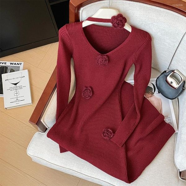 Lässige Kleider V-Ausschnitt 3d Blumen-Trompetenkleid für Frauen 2024 Spring Korean High-End mit mittlerer Länge gestrickter Pullover Fashion Y2K Vestidos