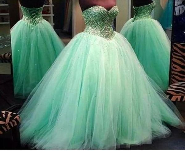 2015 Mint Green Ball Gown Prom Kleider Perlenkristalle atemberaubende Korsett -Prom -Kleider Schnürung Rücken glänzender Rubred Puffy Tulle Formal3140638