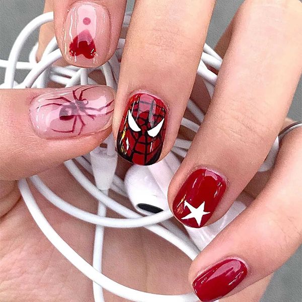 False Nails 24pcs Spider RED FINCE Nails Swt Cool Style Premere su unghie Copertura completa Indossabile Tuni per unghie artificiali rotondi per ragazze regalo T240507