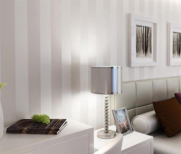 Papel de parede minimalista de prata Modern Wall Covering Stripe Paper Glitter Glitter não tecido Papel de parede para sala de estar 2104891014