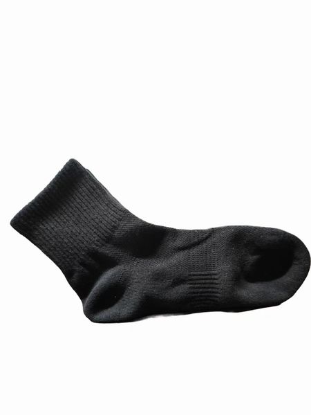 Herren- und Frauen Sportrohr schwarz, weiß und grau gekämmte Baumwolle absorbierende atmungsaktive Socken vier Jahreszeiten Freizeitkomfort Feste Farbe