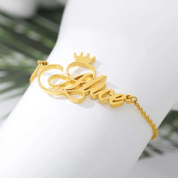 Pulseiras de charme Cus Crown Bracelet Nome personalizado Pulseira de identificação de aço inoxidável para mulheres Charms de garotas feitas de pulseira feita à mão