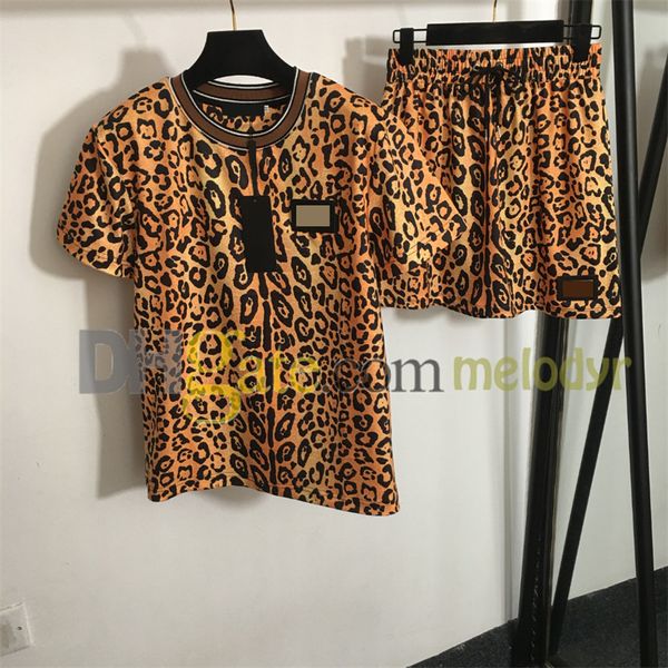Salia de leopardo Conjunto de moda Impressão de manga curta camisetas elásticas de cintura elástica para mulheres punk punk vestido de duas peças