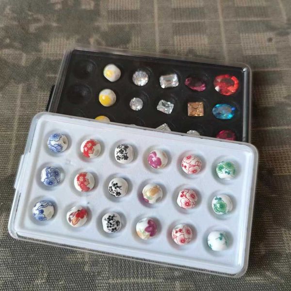 Schmucktablett Verkauf 13-14 mm Runde Diamant Schmuck Aufbewahrungskasten Gems Organizer 18 Gitter Steinperlen Display Verpackungshalter Abdeckblech 10pcs