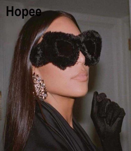 Sonnenbrille Neue Mode Katze Eye Pelzige Sonnenbrille Hipster Kardashian Rock Style Übergroße Brille Frauen Luxusmarke Große schwarze SHA6067912