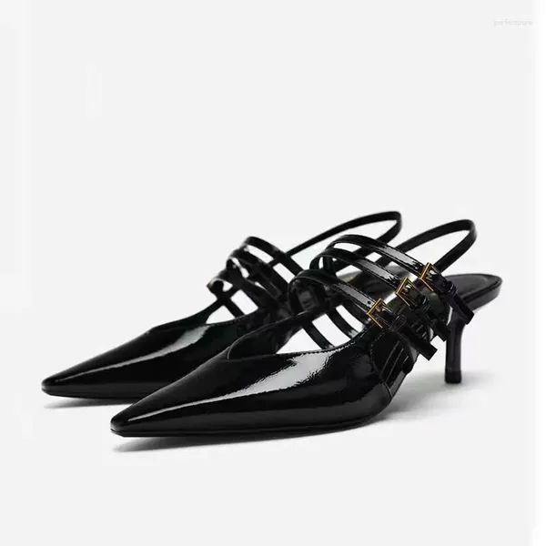 Sıradan Ayakkabı Trafı 2024 Kadın Toka Kayışları Pompalar Nokta Baş Alçak Topuklu Stilettos Slingbacks Siyah Patent Deri Sandals