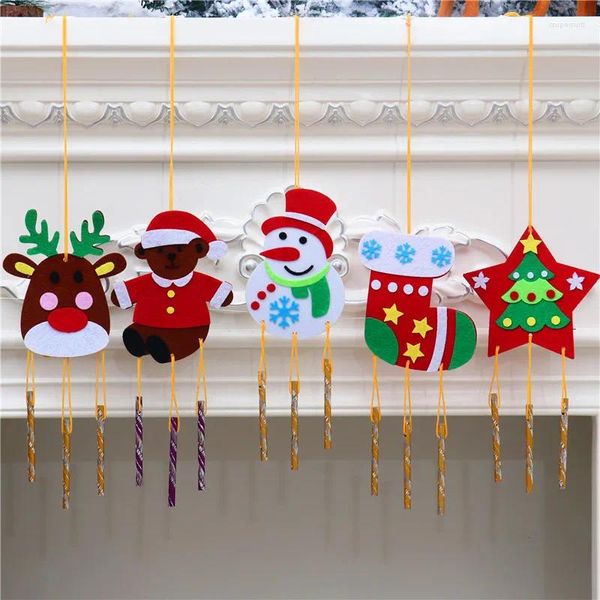 Weihnachtsdekorationen 1PCS Wind Chimes Schneemann Santa Cluas Elch Metall Hanging Ornament Dekorative Glocke