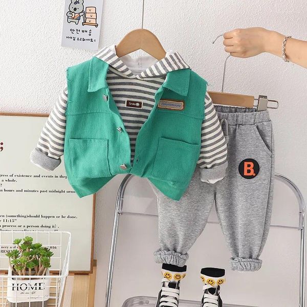 Conjuntos de roupas 2024 Spring Autumn Roupos de menino de menino 1 a 2 anos Colete listrado Calças 3pcs SPROT para crianças Bebes Ternos de corrida