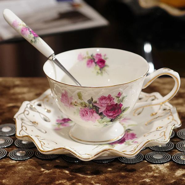 Ontinental European Tea Set Ceramic Coffee Cup Sune British Style Highgrade Bone China e Pires com uma colher 240508