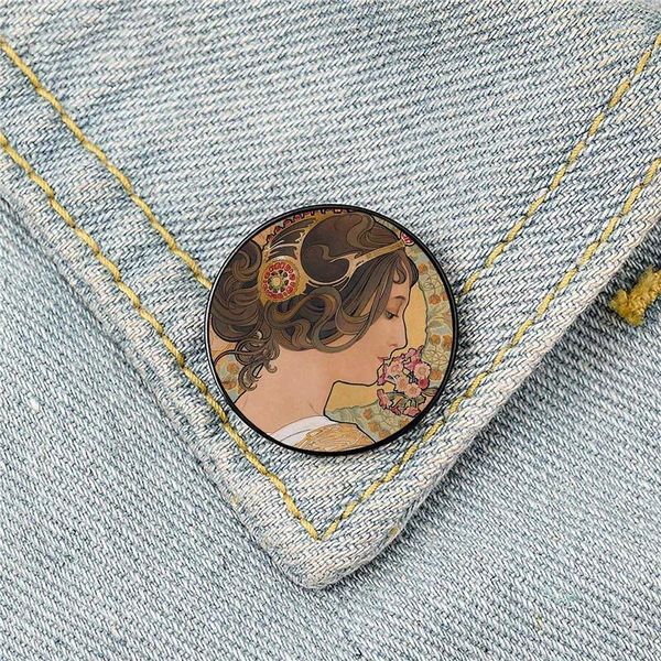 Broschen La Primevere Alphonse Mucha Pin Custom Funny Shirt Lapel Bag süße Abzeichen Cartoon Schmuck Geschenk für Liebhaber Freunde