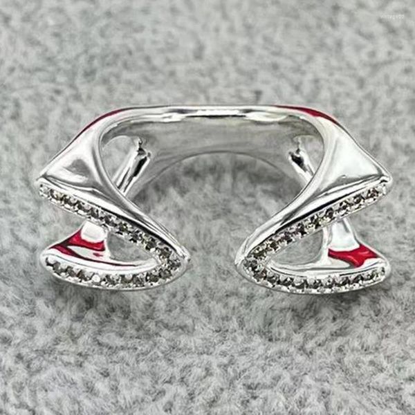 Anéis de cluster 2024 Moda espanhola vendendo Hollow prata banhado completo anel de tijolos de jóias de férias