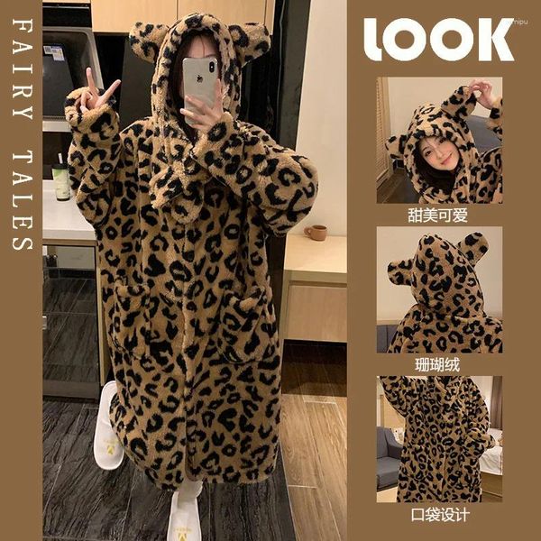 Moda de sono feminino 2024 Pulturce de coral de inverno Pijamas femininas com capuz de manto de leopardo caseiro