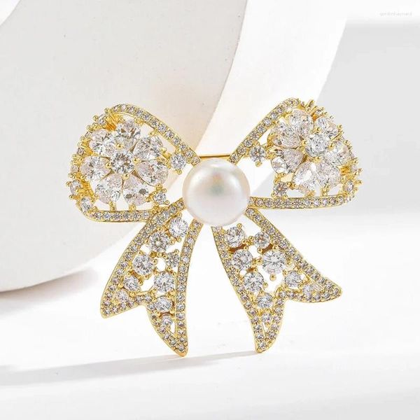 Broches 2024 Pearl Butterfly Borraoch Jewelry Wedding Gold Gold Bated Insect Rhinestone Pins para mulheres Presentes por atacado