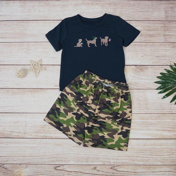 Set di abbigliamento 2024 maglietta nera a maniche corta in cotone per bambini set di ricamo per cane da cane da cane da cane e pantaloncini da colore camo pantaloncini