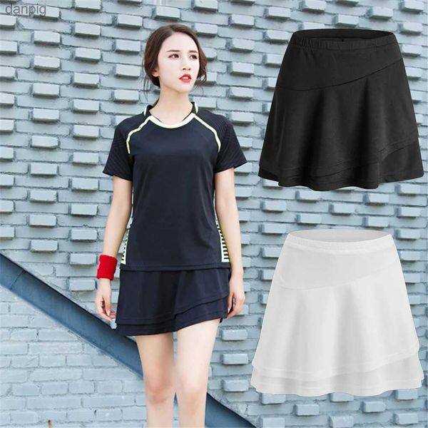 Gonne morbide semplici stile semplice stile facile da abbinare una gonna bianca con tasche laterali in poliestere sportivo nero skort neri per tennis badminton f8021 y240508