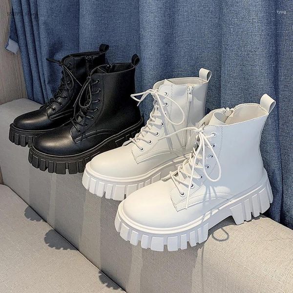 Botas de sola grossa em estilo britânico Mulheres curtas 2024 Moda de primavera e outono