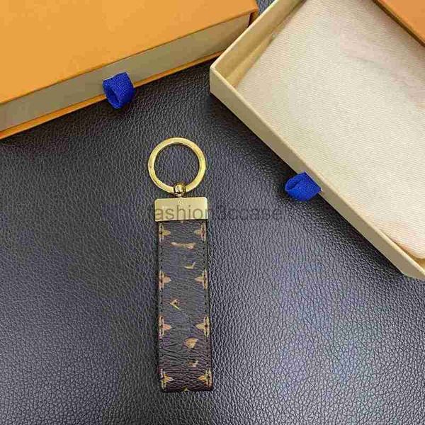 Mobiltelefonbänder Charms Designer Keychain kleine braune Blumenanhänger Auto Schlüsselbund luxuriöser Schlüsselringanhänger