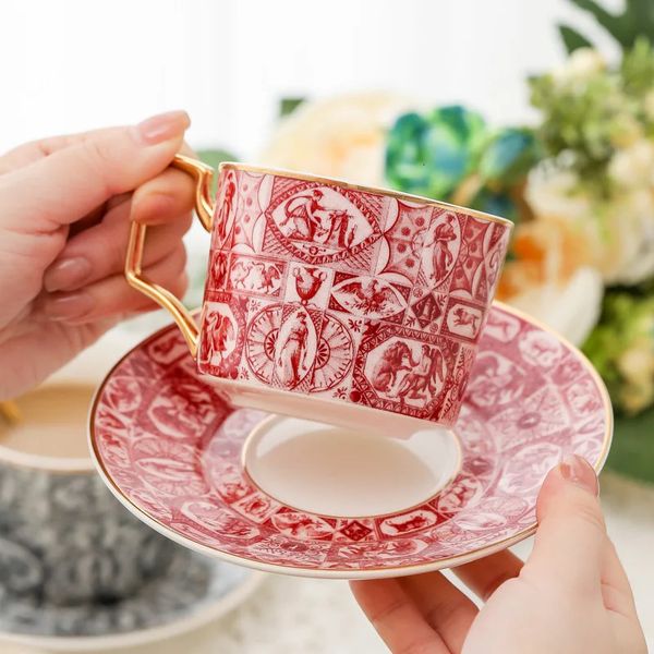 Cupi di caffè di lusso europeo Luxury Piatto in stile Bone China Set da tè inglese Flower Ceramic Ceramic 240508