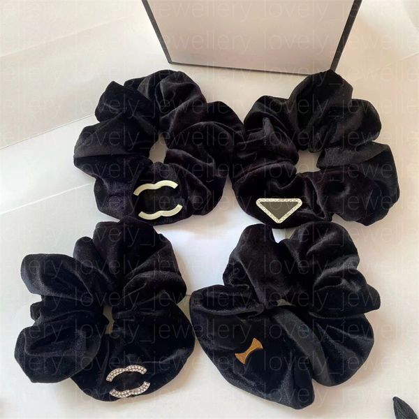 Triângulo preto Designer Hairpin Pony Tails Holder Cauda Equina Fasciculus K-pop estilo de couro jóias de cabelo de cabelo amor amor lado mulheres meninas