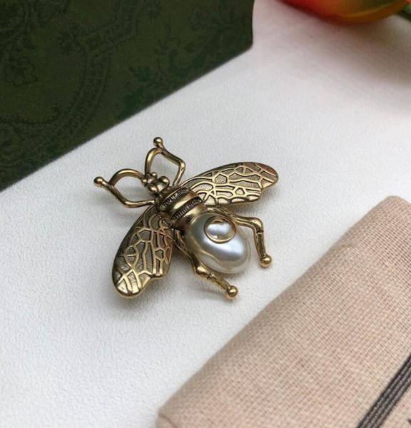 Designer Pearl Bee Broche Pin Suje de alta qualidade Breatpin broches homens Mulheres amantes Presente Corso Ornamento Retro Festa de Casamento G Jóias