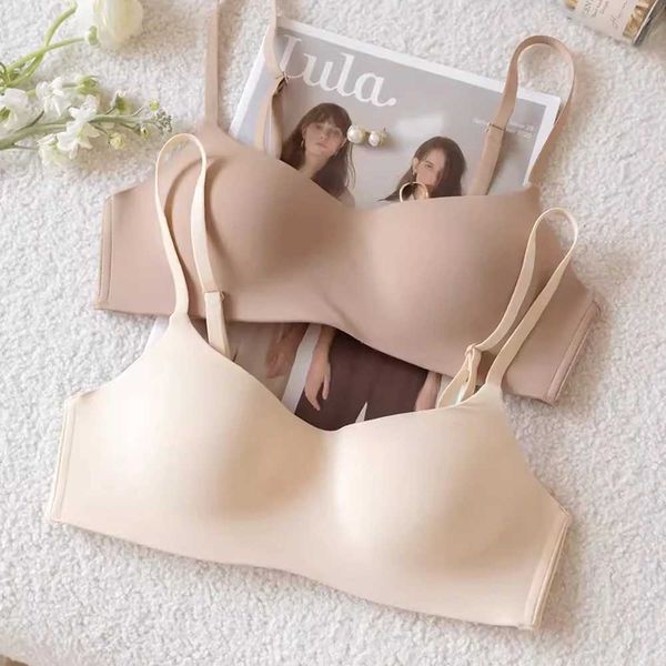 Bras Womens Bra senza cuciture traspirabile sottile spinga a corda di supporto solido reggiseno a tubo reggiseno femminile comodo venduta calda in 2024l2405