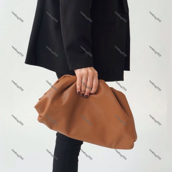 Designer Bolsa de embreagem Branda famosa preta A bolsa macia calfsina de bezerro grande bolsa de embreagem Mão de moda feminina bolsa de nuvem de alta qualidade bolsa de couro genuíno