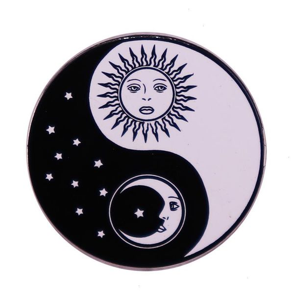 Yin Yang Symbol Sonne und Mond Abzeichen Tag und Nacht Button Brosche