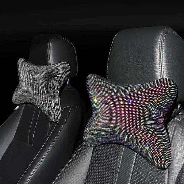 Almofadas de assento Crystal Diamond Car pescoço travesseiro automático Crente de cabeça de travesseiro de travesseiro macio Rhinestone Bling Car Acessórios Interior para meninas Mulheres T240509