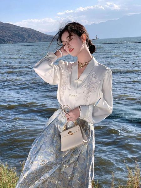 İş elbiseleri Korean takım elbise kadın at elbisesi uzun etek ülke tarzı nakış zarif gömlek peri 2 parçalı