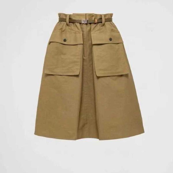 Luxus Frauen kurzer Rock Designer 24 Frühling und Sommer Der neueste Werkzeug Wind Big Pocket Rock Distribution Metal Schnalle Belt Short Rock für Frauen