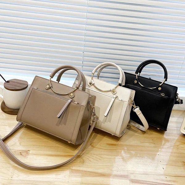 Umhängetaschen Frauen Retro Square Handtaschen Exquisiter Ringgriff mit Quasten große Kapazität Female Casual Modes Messenger