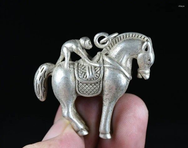 Figurine decorative da 4,5 cm rare vecchie cinesi Miao Silver Feng Shui Horse Monkey Successo fortunato ciondolo fortunato