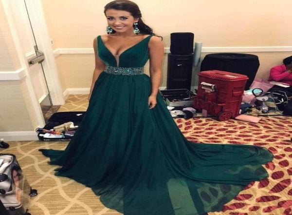 Emerald Green Billig Abendkleider 2019 Lange mit Schärpenkügelchen Pailletten eine Linie Deep V Neck Formal Prom Gowns4675919