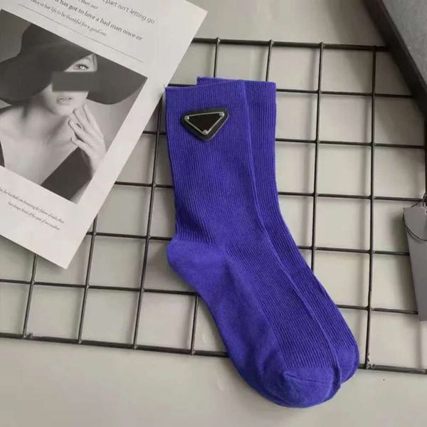 PRD Men Socks Designer Designer Calzini da donna P Triangolo Triangolo Distintivo Black White High Socks Calfs Calzini Fasci di moda Calzini di alta qualità Praddas Classic Trendy Brand 482 139