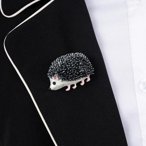 Broches Novidade Animal Hedgehog Pins Retro Drip Oil Broche Backpack Badges Gift Birthday Gift