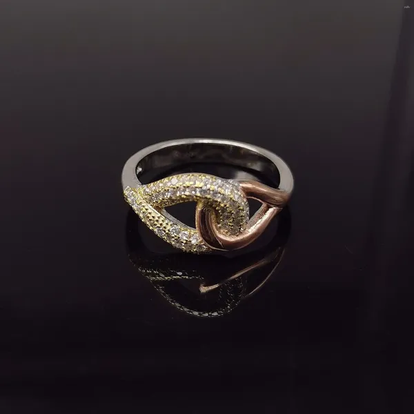 Кластерные кольца 2024 Европейское и американское S925 Серебряное серебро геометрическое нерегулярное кольцо для мужчин женщин простые ретро -цветные бриллианты