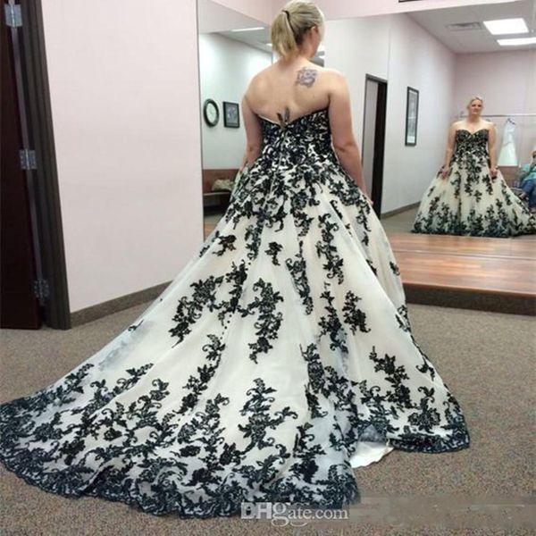 Винтажные готические черно -белые свадебные платья 2020 плюс размер без бретелек.