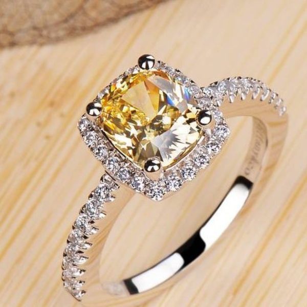 Berühmter Stil hochwertiger Sona Yellow Clear Karat Square Diamond Ring Platin plattiert Frauen Hochzeit Verlobungsring Mode Fine Juwel 175z