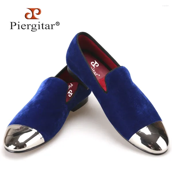 Scarpe casual Piergitar uomini in velluto nero e blu con mocassini per banchetti di moda in metallo intaglia