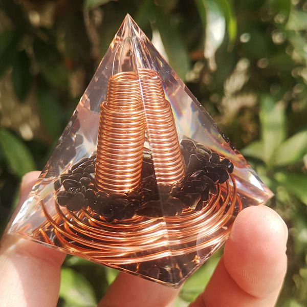 Neue Kristallquetchierte Steinspiralpyramide kreatives handgefertigtes Heimdekoration Kunsthandwerk