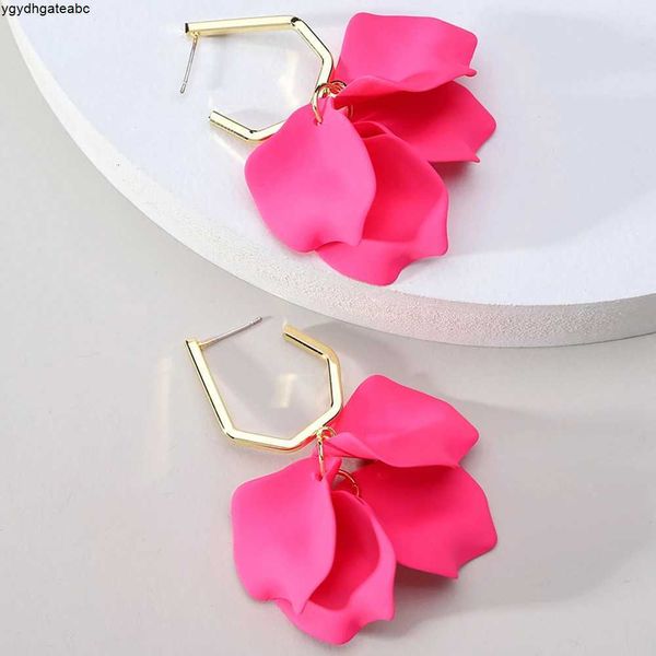 Stud coreano de moda acrílica Rosa Pétalas de flores Brincos de flores para mulheres Trendência Design de luxo Jóias de festas de casamento Os acessórios qmon